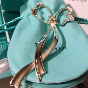 Tiffany & Co. RARE Larger of the Tiffany Ribbon 🎀 18.49gms.